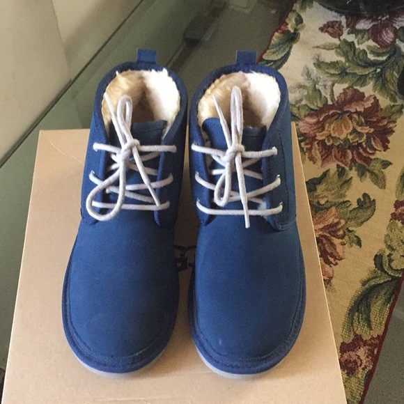 navy blue boy uggs